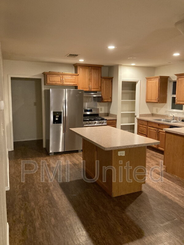 Foto del edificio - 417 N Bradshaw St