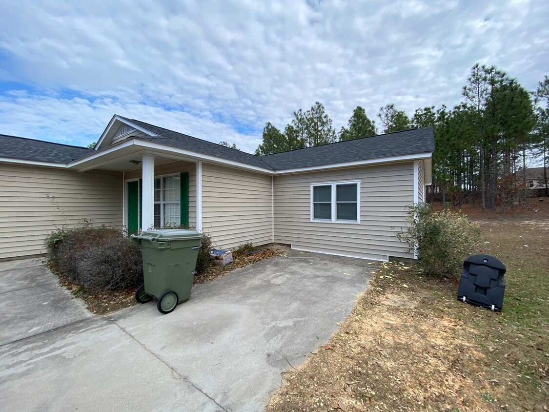 Building Photo - 206 Sterling Cross Dr