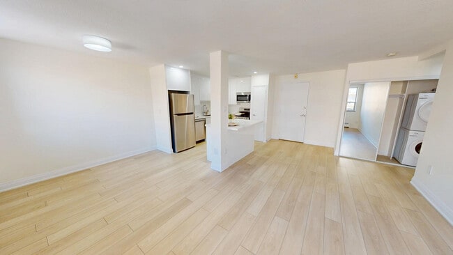 Building Photo - 455 Maple