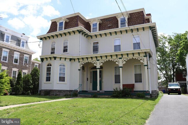 Foto del edificio - 421 Lyceum Ave