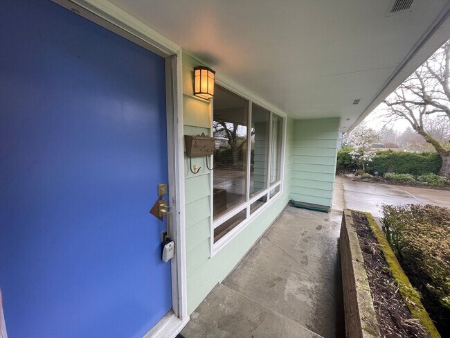 Foto del edificio - 3+ bedroom, two-bath, single family home w...