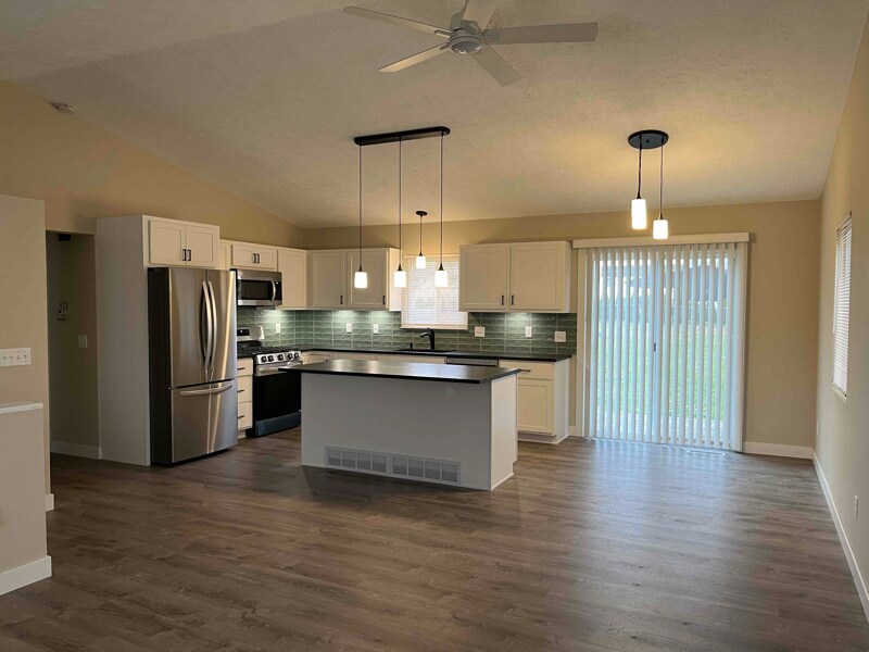 Foto principal - 323 Lamoreaux Dr NW