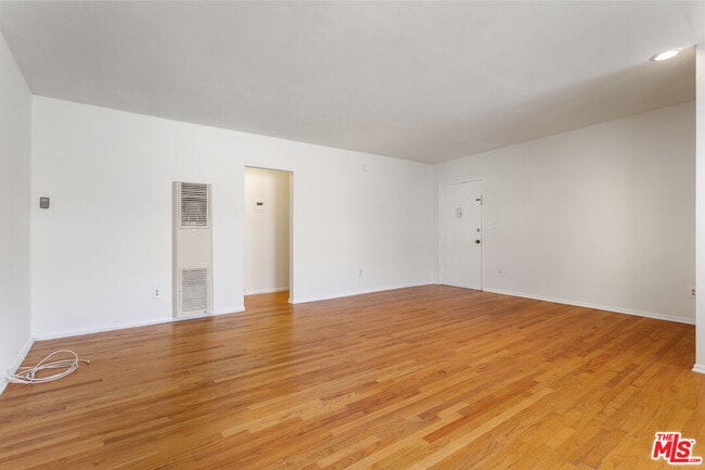 Foto del edificio - 11743 Mayfield Ave