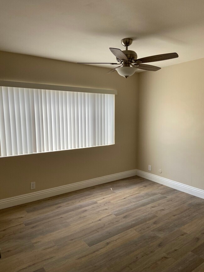 Foto del edificio - 6836 Radford Ave