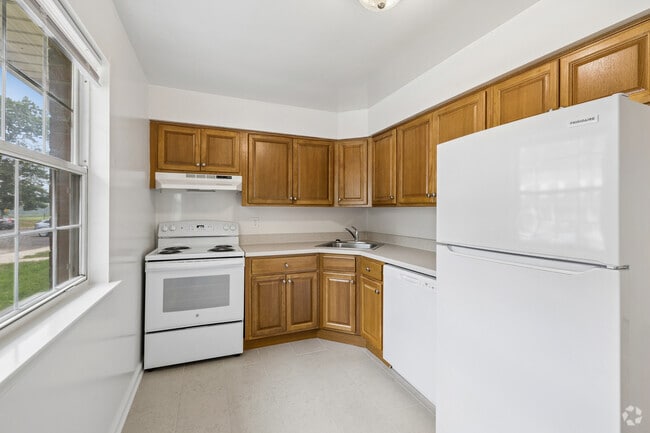 1BR, 1BA - 825SF - Kitchen - Woodmere at Hamilton