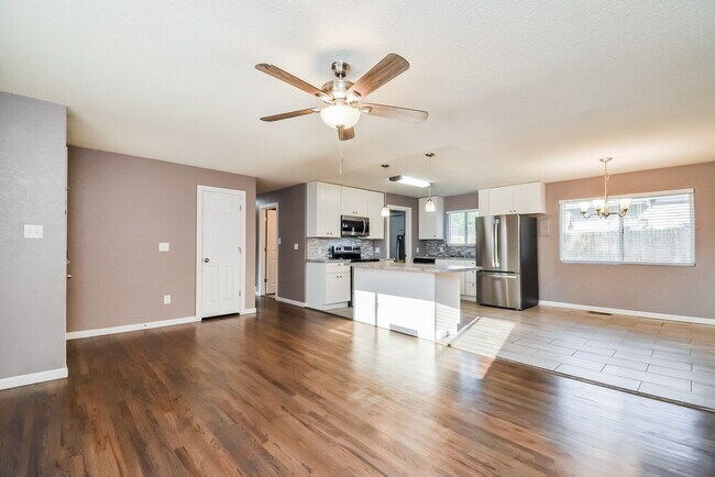 Foto del edificio - 3421 Greenwood Cir