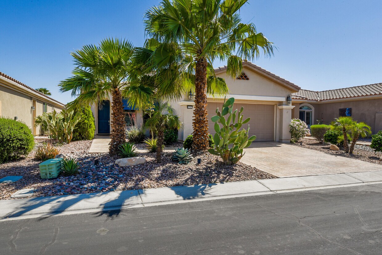Primary Photo - 80587 Avenida Camarillo