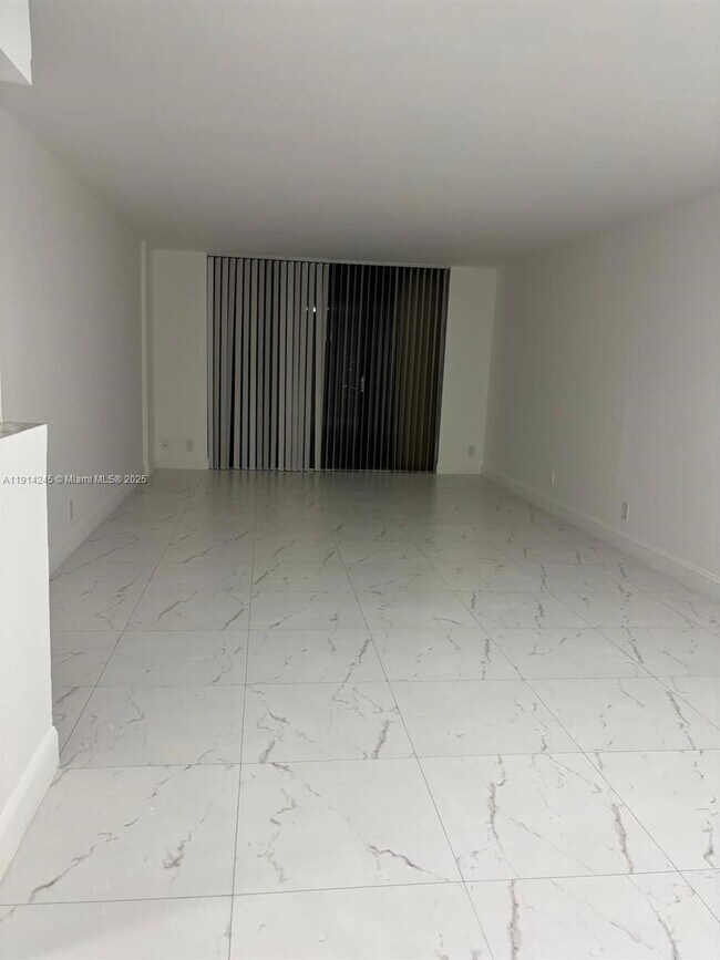 Foto del edificio - 18151 NE 31st Ct