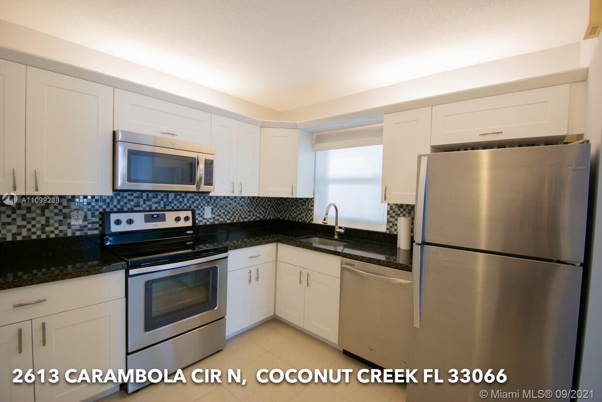 Primary Photo - 2613 Carambola Cir N