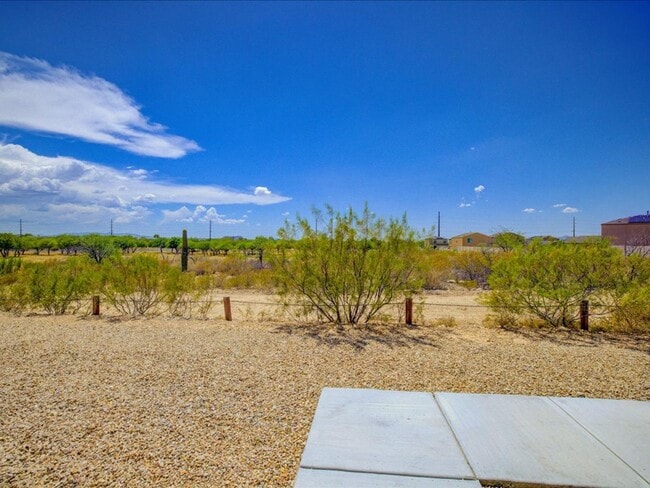 Building Photo - 3 Bedroom 2 Bathroom