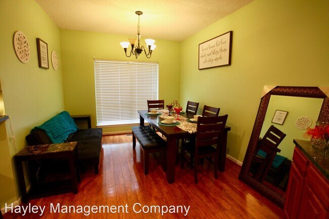 Building Photo - 504 Greentree Terrace