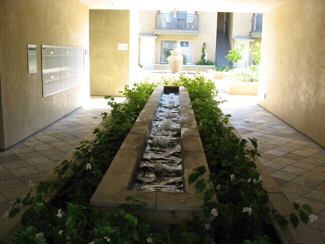 Foto del edificio - 2030 Dracena Dr