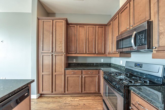 Building Photo - 1231 Roberts St