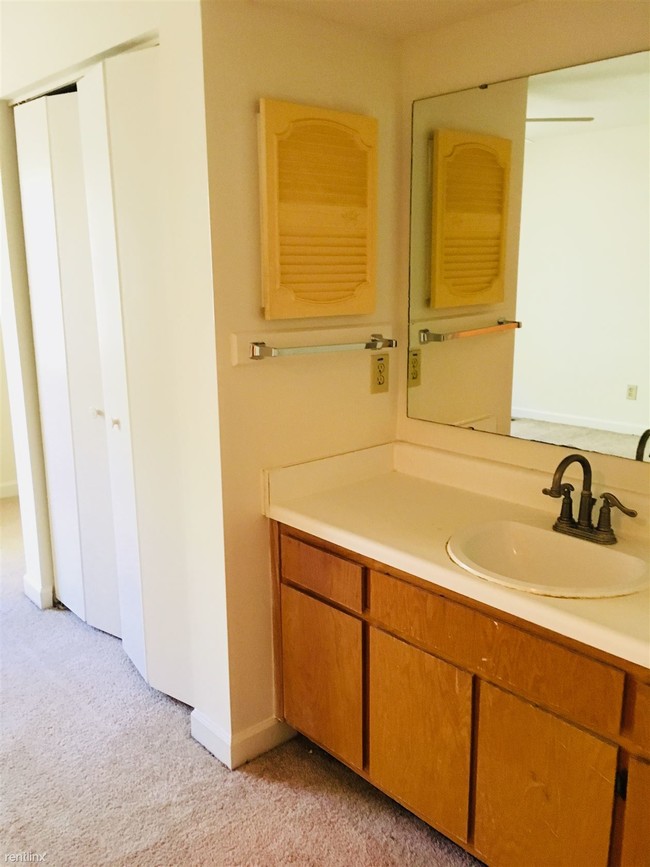 Building Photo - 2 br, 2.5 bath  - 2510 Avent Ferry Rd Apt 208