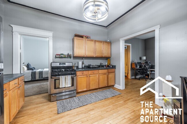 Foto del edificio - 3109 W Augusta Blvd