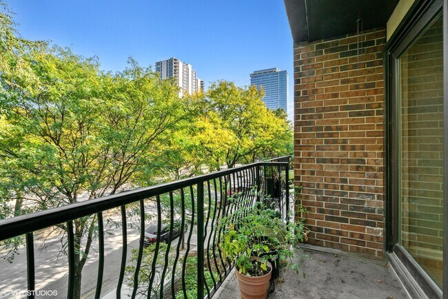 Foto del edificio - 1330 N La Salle Dr