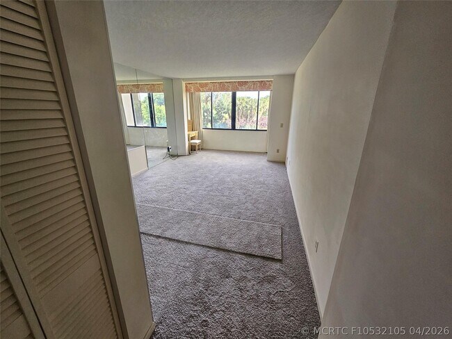 Building Photo - 4770 Fountains Dr S