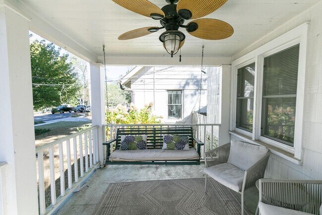 Foto del edificio - 936 East Lake Dr