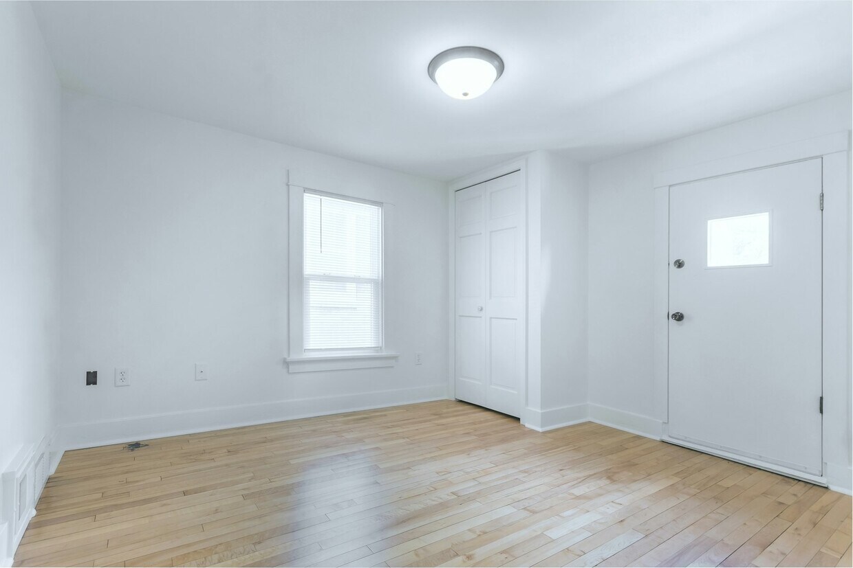 Primary Photo - 836 E Dayton St