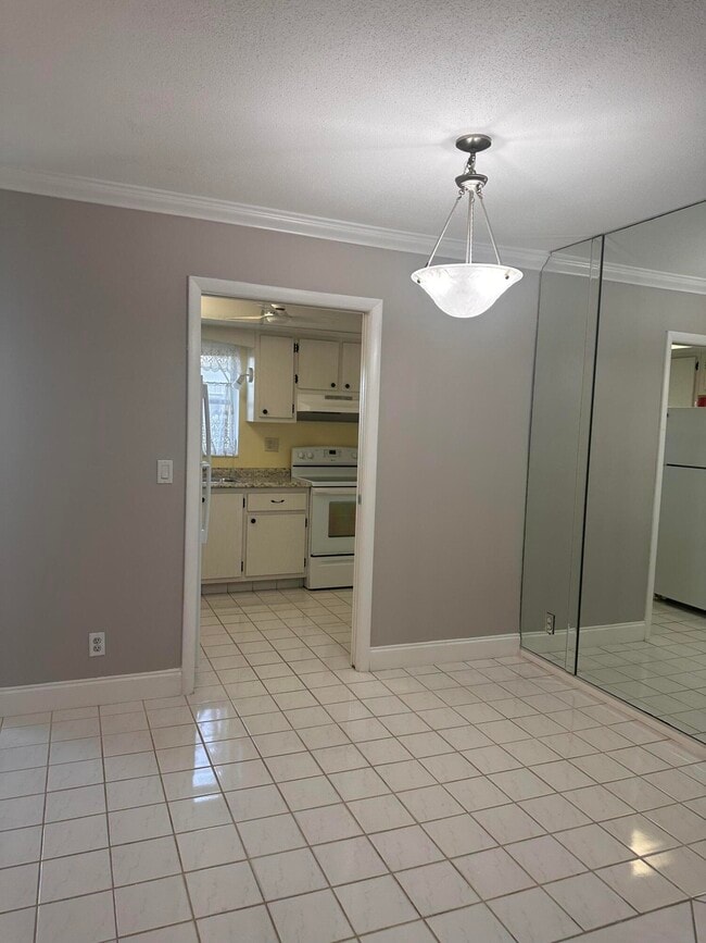 Building Photo - 2671 Barkley Dr W