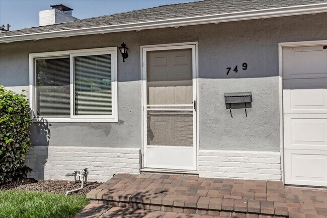 Building Photo - Great Sunnyvale Home