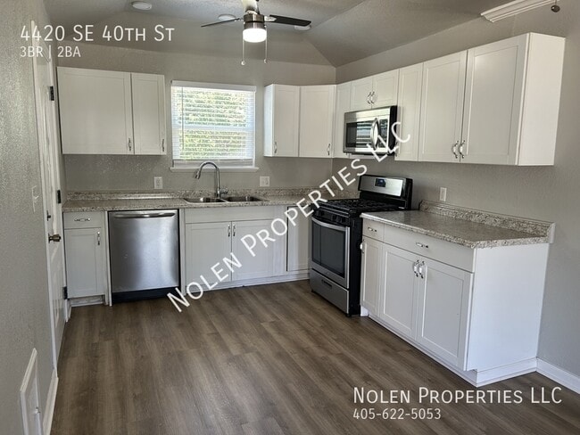 Foto del edificio - 4420 SE 40th St