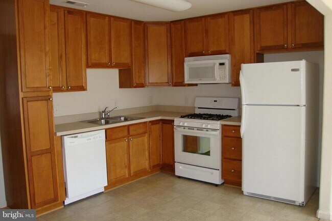 Building Photo - 23039 Sir Barton Ct