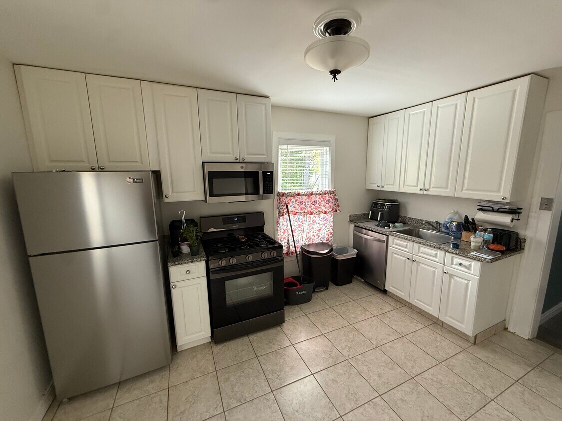 Primary Photo - 416 Spruce St