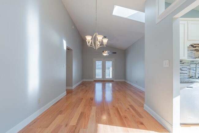 Foto del edificio - 657 E Heather Dr