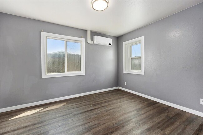 Building Photo - 310 US-30