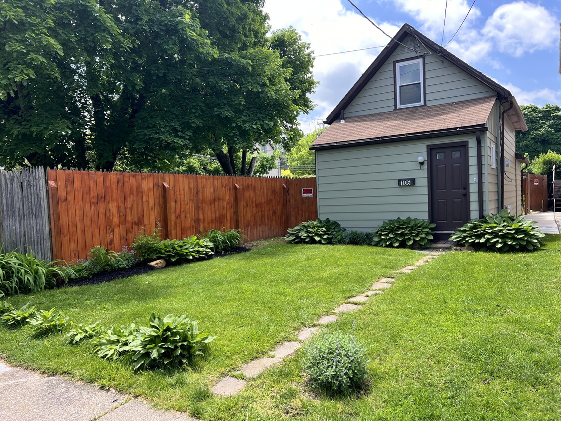 Foto principal - 106 S 2nd St