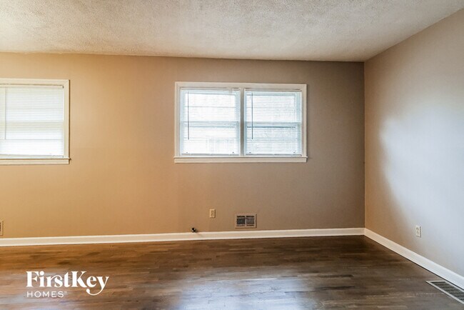 Foto del edificio - 4245 Springdale Cir