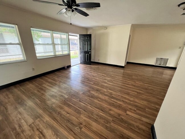 Foto del edificio - 347 NW 6th Ave