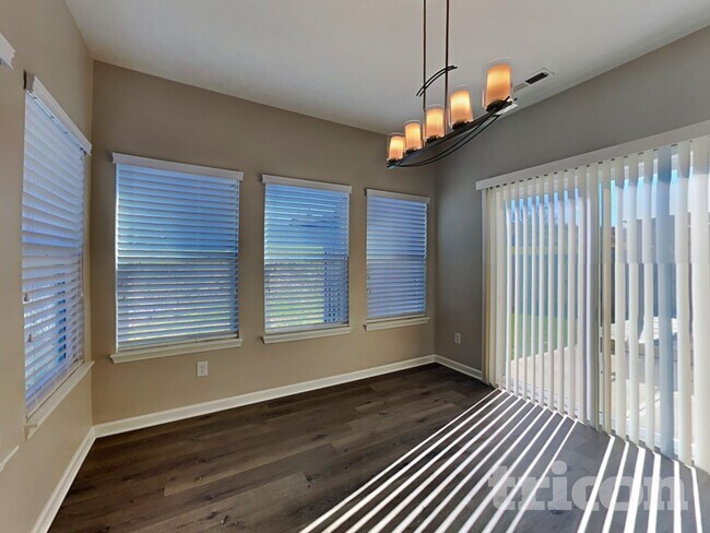 Foto del edificio - 11041 N Longbranch St