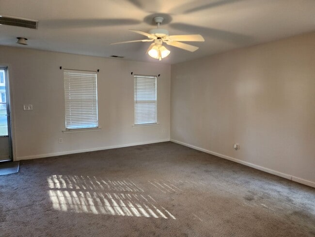 Building Photo - Single Family Home!