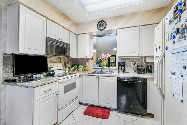 Building Photo - 7341 Amberly Ln