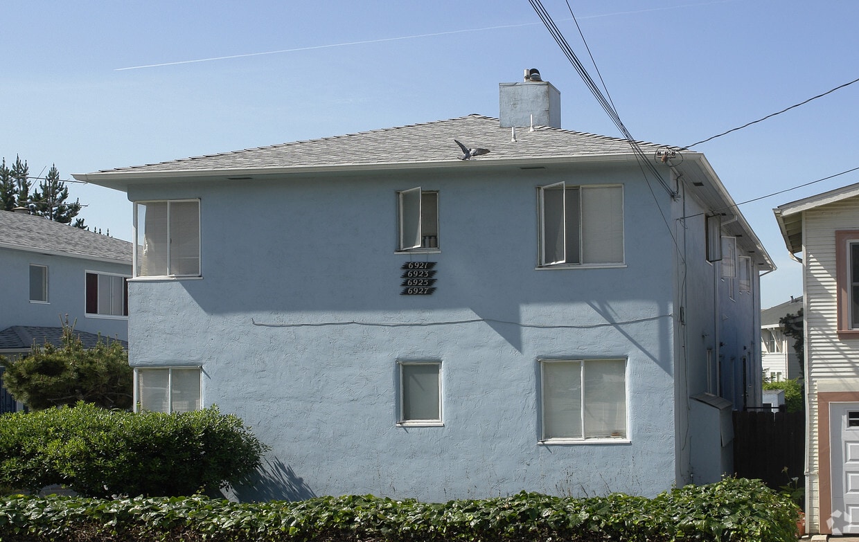 Building Photo - 6921-6927 Macarthur Blvd