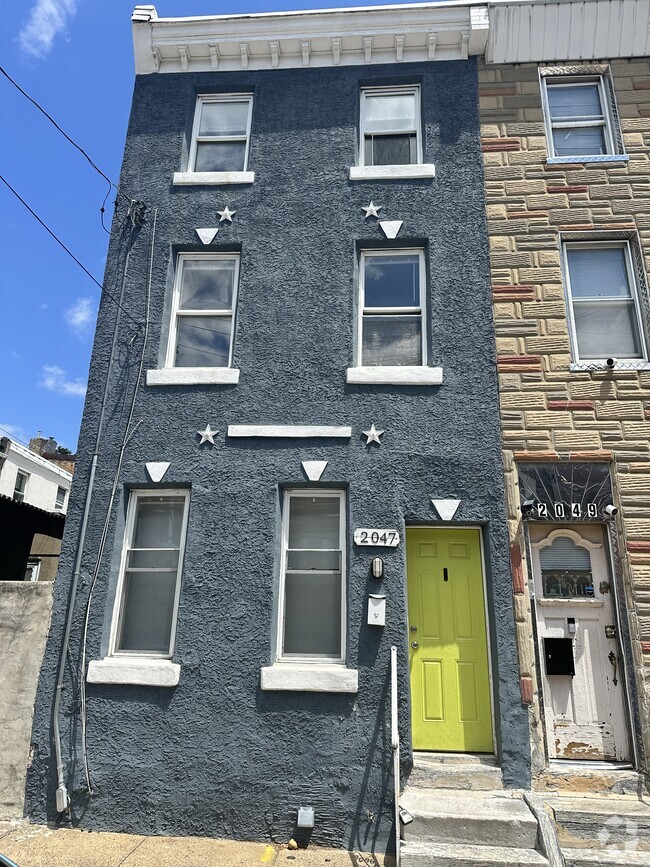 Building Photo - 2047 E Sergeant St