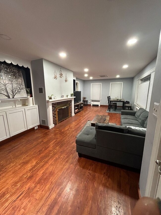 Building Photo - 183 E Main St