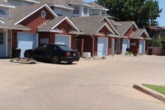 Building Photo - 503 NW Fairway Villa Dr