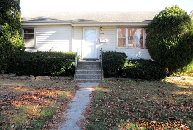 Building Photo - 9737 Warren Ave