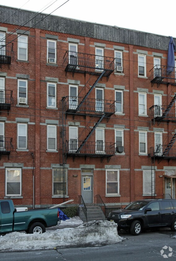 Primary Photo - 157 Christopher Columbus Dr