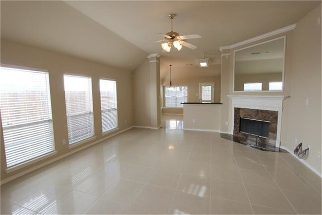 Foto del edificio - 4107 Creek Ridge Ln