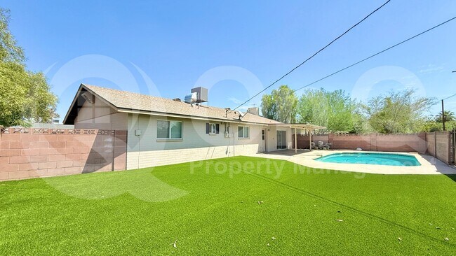 Foto del edificio - 537 E Laguna Dr