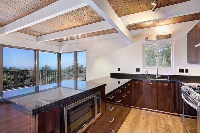 Building Photo - 8742 APPIAN Way