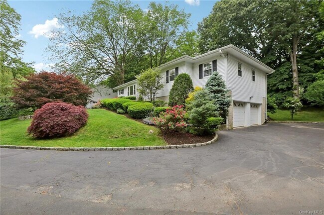 Building Photo - 25 Saxon Woods Rd
