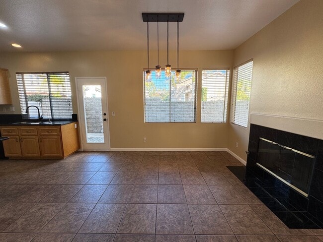 Building Photo - Immaculate 4Bd/2.5Ba Home with New Fridge, AC, Fenced Back Patio in Aliso Viejo!