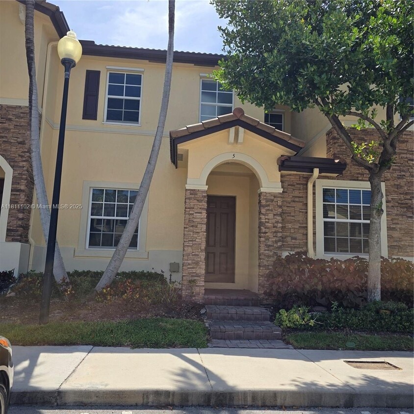 Foto principal - 9031 SW 227th St