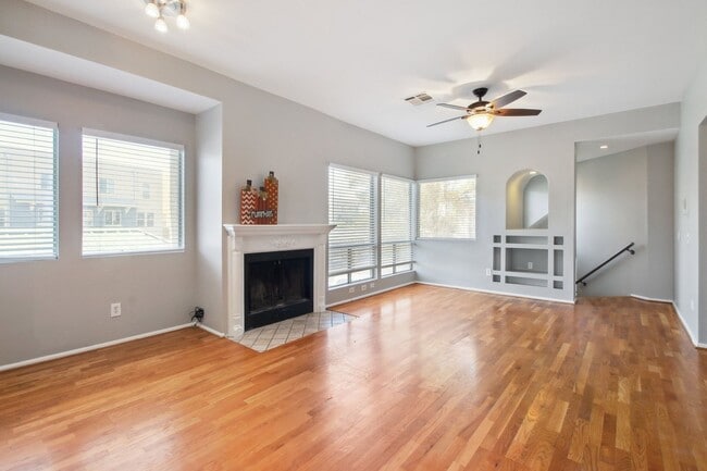 Building Photo - 2 Bedroom Condo in Phoenix - Price Drop - ...
