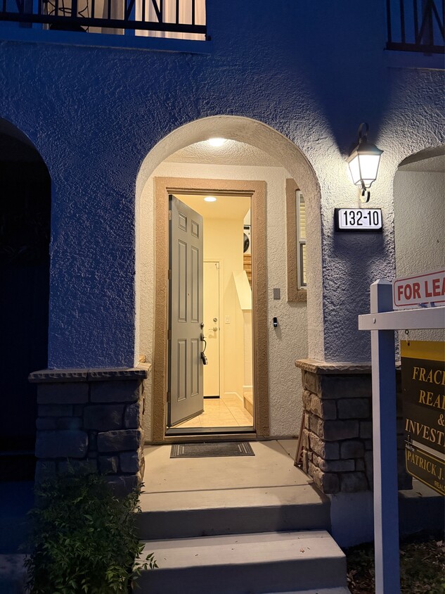 Primary Photo - 132 Selby Lane